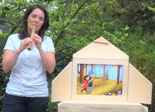 Isa with kamishibai resized (4)